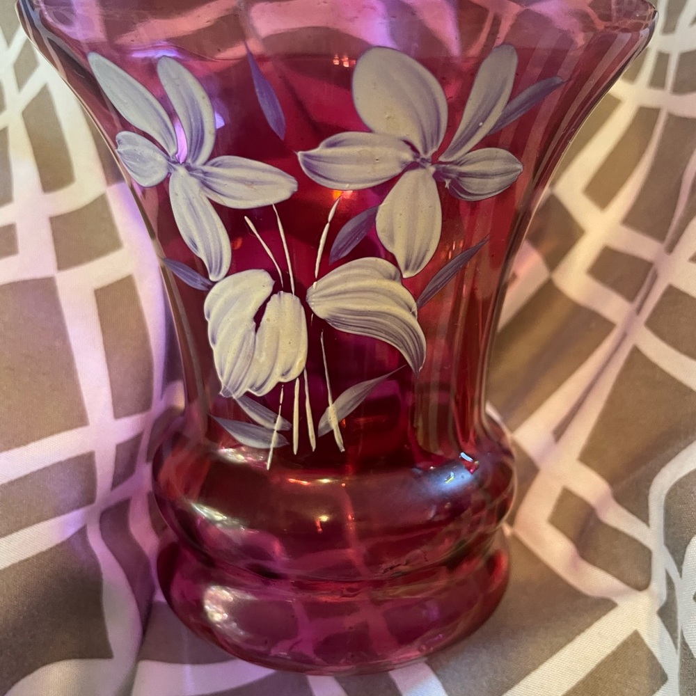 4 INCH HANDPAINTED UNMARKED TABLE VASE